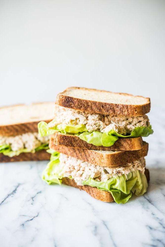 Klassischer Thunfischsalat-Sandwich