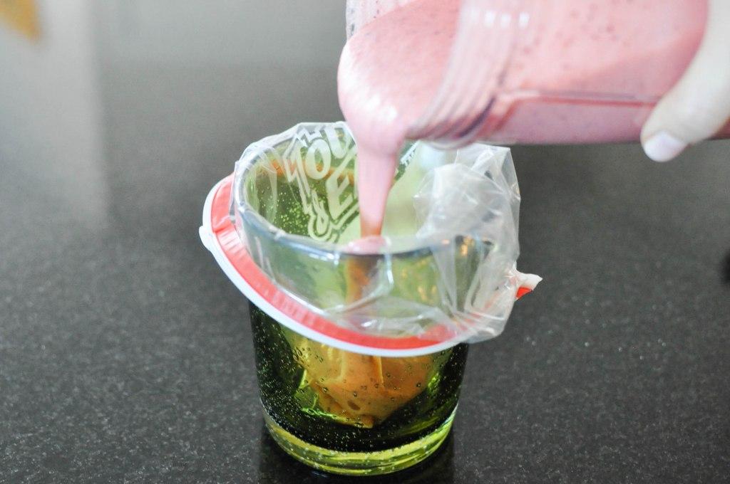 Vorbereitung des Spritzbeutels für Fruchtgummis