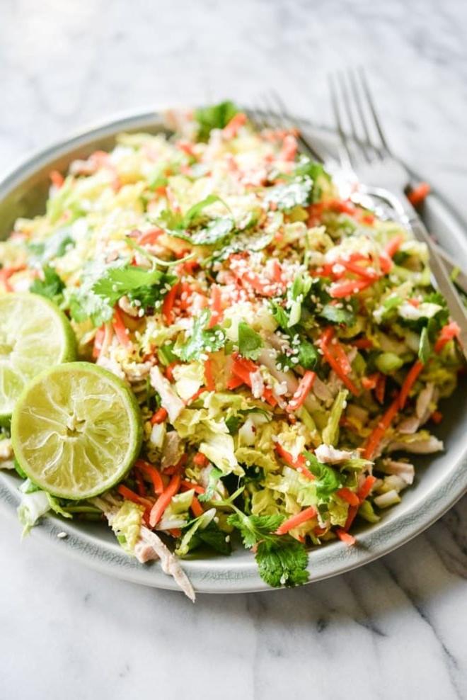 Knackiger Asia-Hähnchensalat perfekt für Meal Prep und Büro