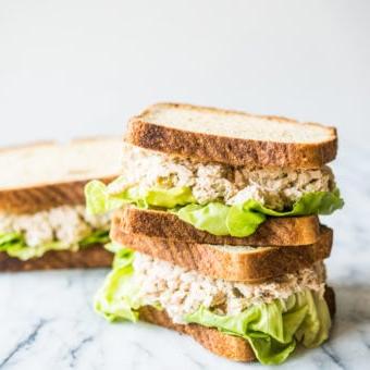 Klassischer Thunfischsalat-Sandwich