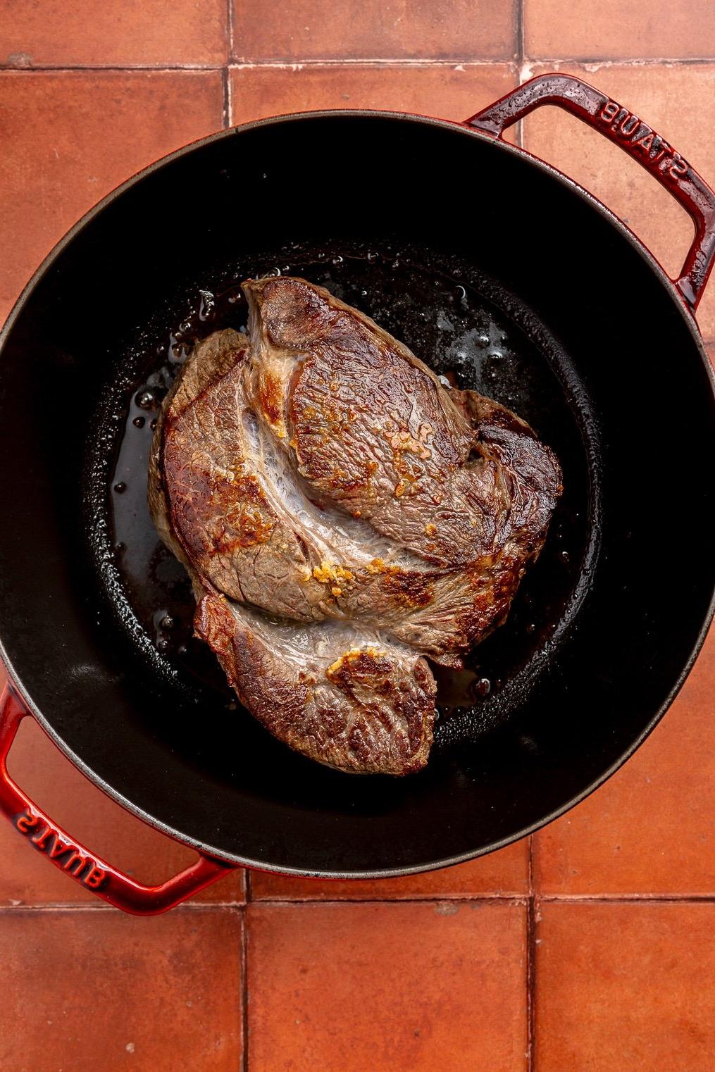 Schritt 1: Rinderschmorbraten anbraten