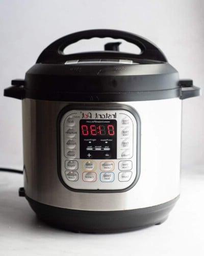 210414_Carnitas-25 Eine Frontansicht eines Instant Pots, der auf 1 Stunde und 30 Minuten bei hohem Druck eingestellt ist