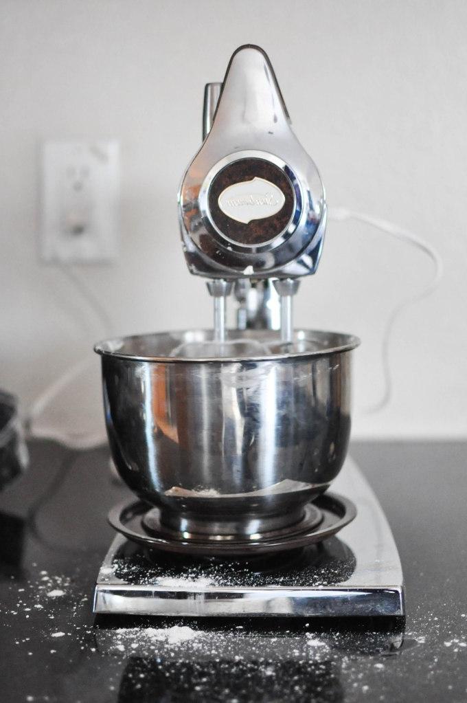 Fertiges Royal Icing im Mixer